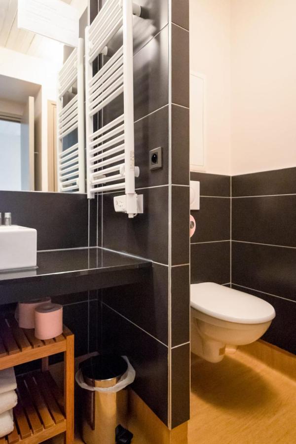 Vieille Bourse - Studio Close To Stations And Old City - Welkeys ليل المظهر الخارجي الصورة